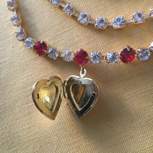 *HOST PICK* Heart-shaped locket necklace - Picture 2 of 2